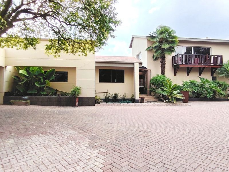 Exceptional Family Home with Multiple Living Areas in SW 5 - Photo 4