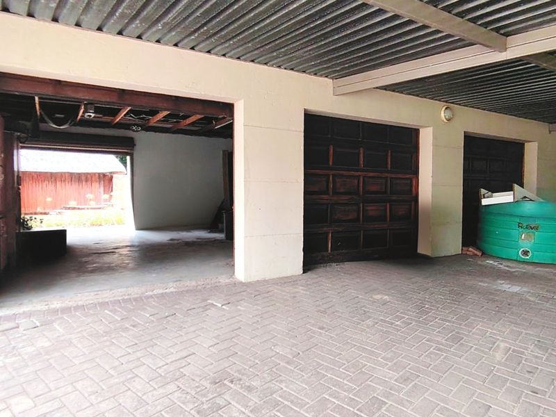 Exceptional Family Home with Multiple Living Areas in SW 5 - Photo 10