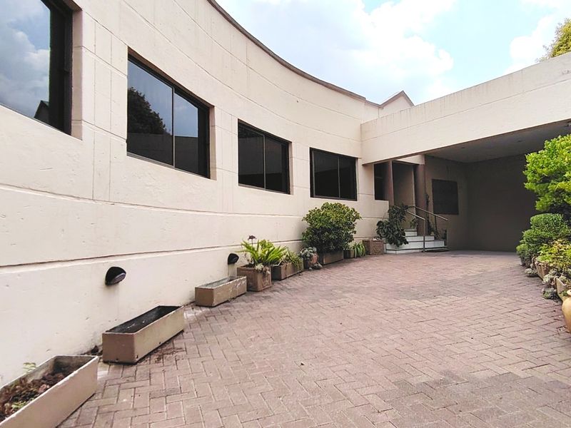 Exceptional Family Home with Multiple Living Areas in SW 5 - Photo 7