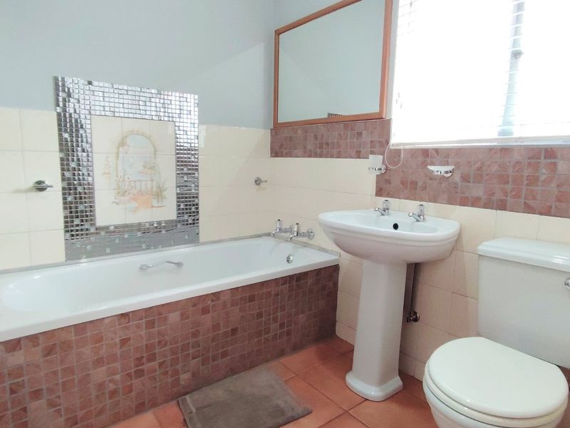 Elegant 6-Bedroom home for Sale in SE3 - Photo 6