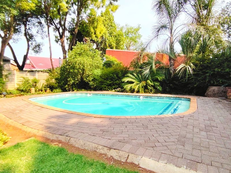 Elegant 6-Bedroom home for Sale in SE3 - Photo 2