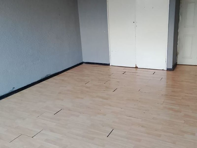 Welcoming Three-Bedroom Family Home - Photo 1