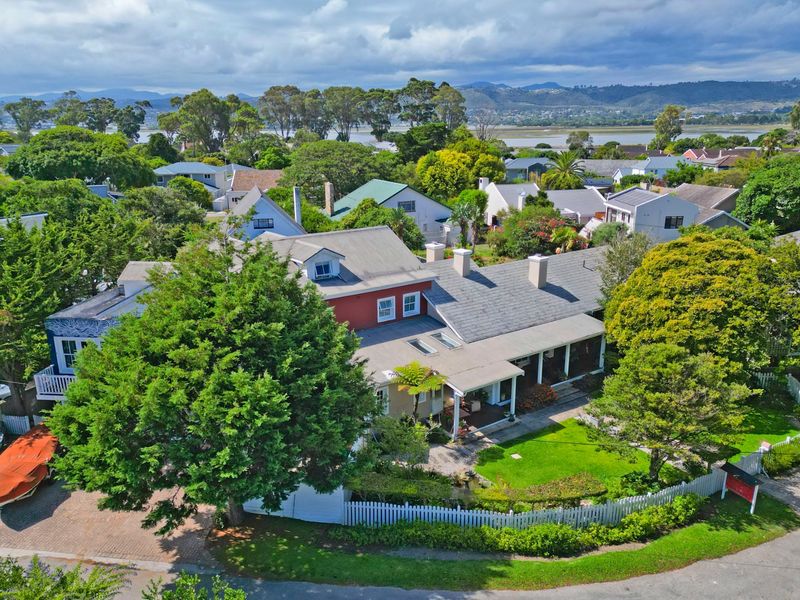 Prime Investment Opportunity – Dual Living Home with a B&B - Photo 5