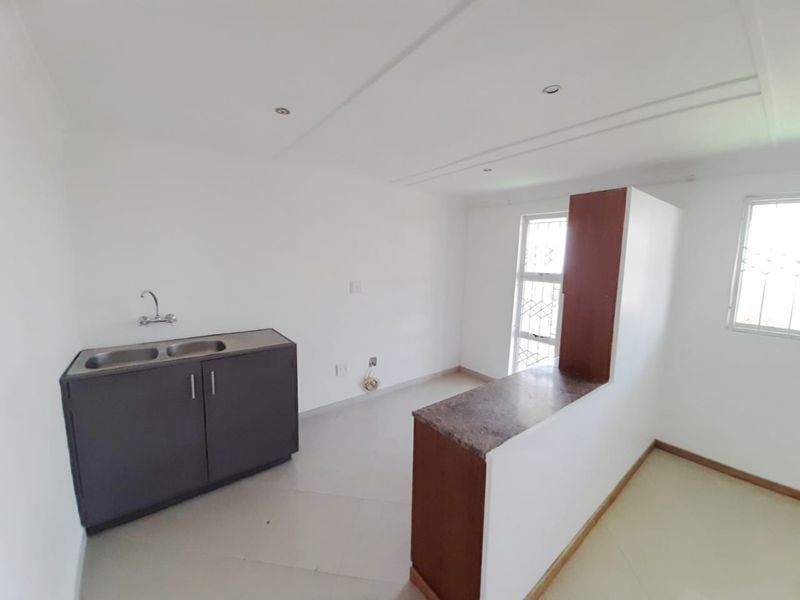 Well-Positioned 3-Bedroom Apartment To Let in Stanger Heights - Photo 2