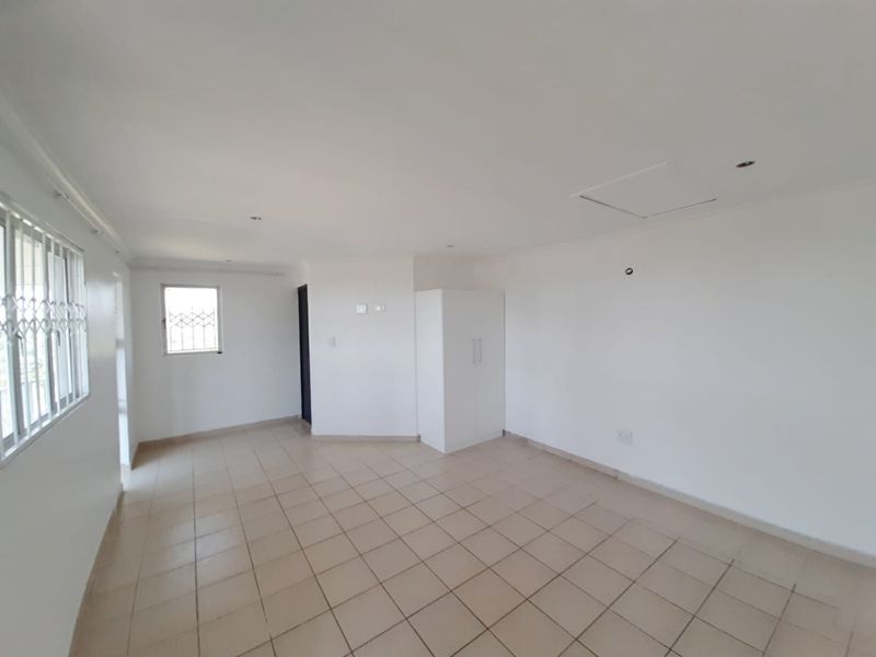 Well-Positioned 3-Bedroom Apartment To Let in Stanger Heights - Photo 8