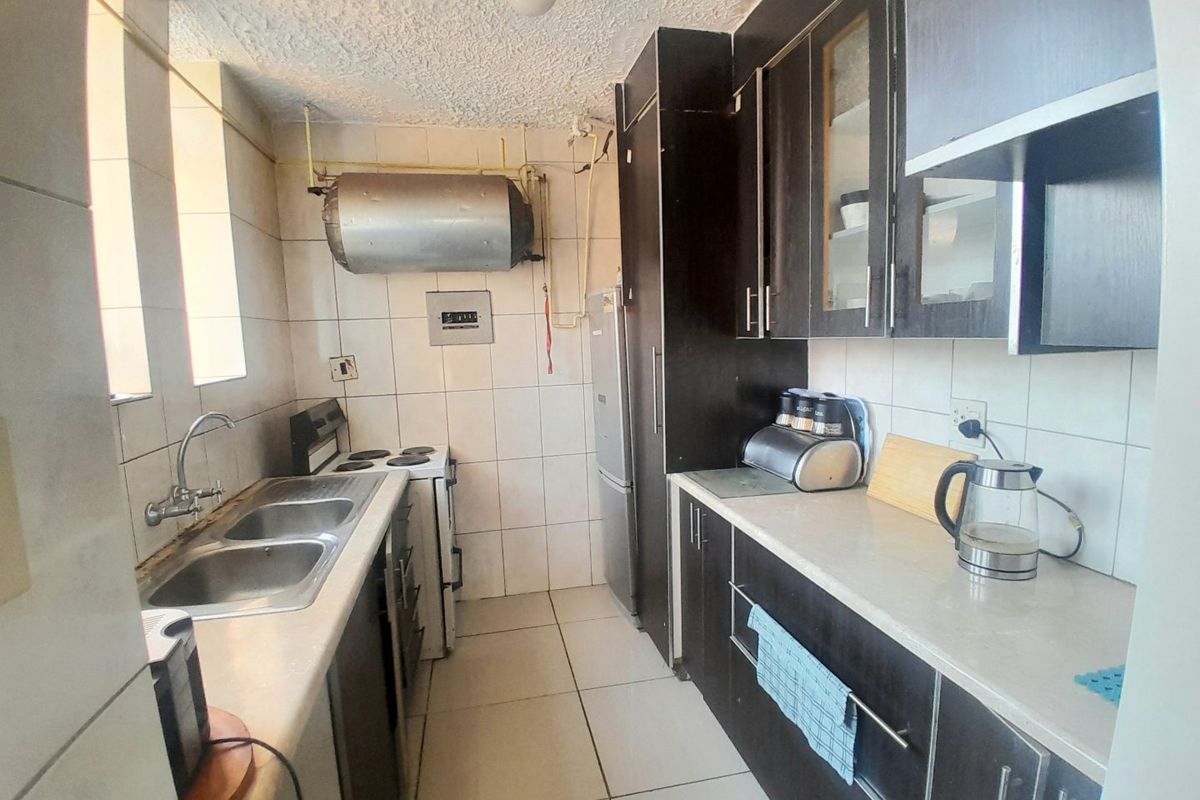 3 Bed 1 bath apartment property for sale in Muckleneuk,Pretoria - Photo 2