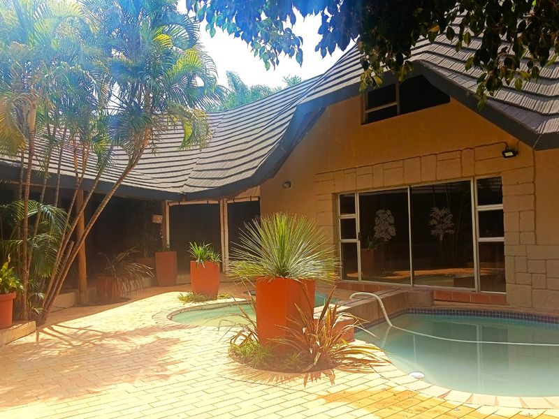 Rated "PG" - Perfectly Grand! - Photo 2