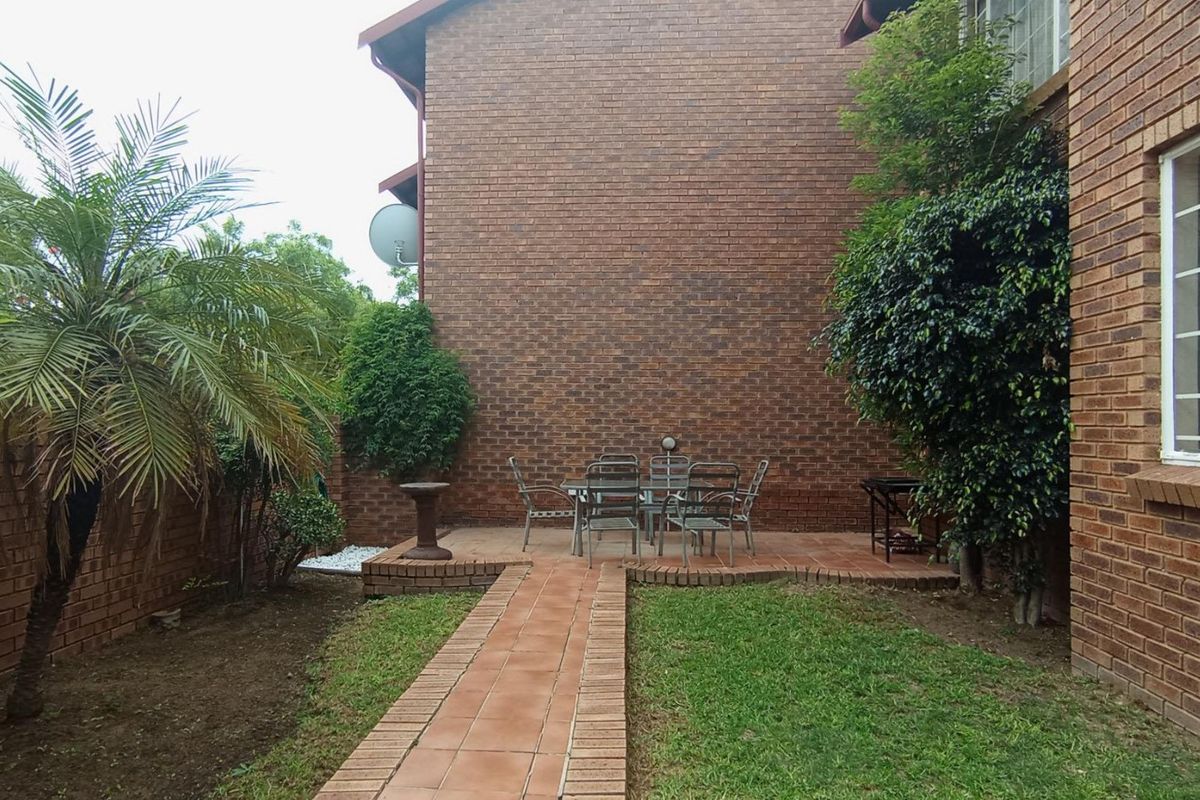 2 Bed Apartment in The Reeds for Sale - Photo 2