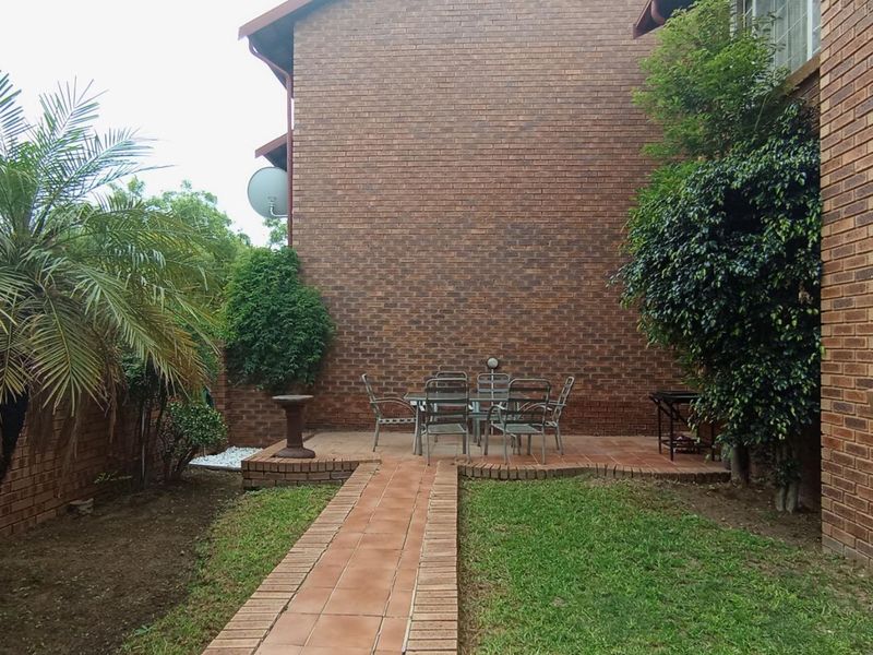 2 Bed Apartment in The Reeds for Sale - Photo 2