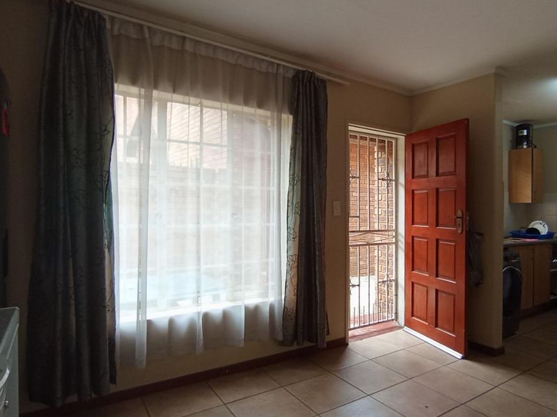 2 Bed Apartment in The Reeds for Sale - Photo 6