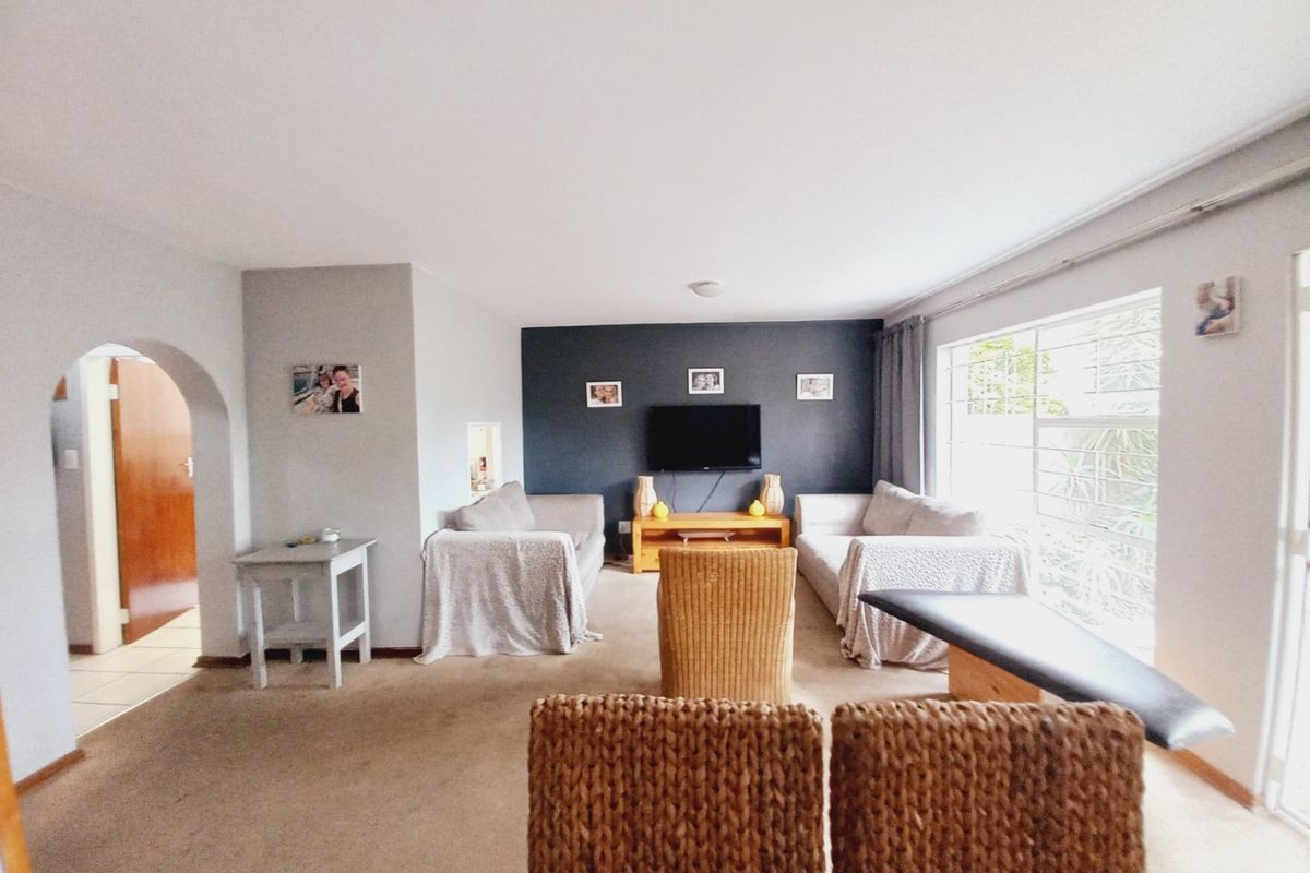 Spacious 2-Bedroom, 2-Bathroom Duplex Townhouse Priced to Sell in a Secure Complex - Photo 3