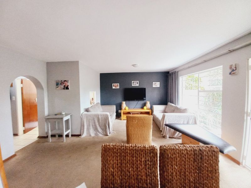 Spacious 2-Bedroom, 2-Bathroom Duplex Townhouse Priced to Sell in a Secure Complex - Photo 3