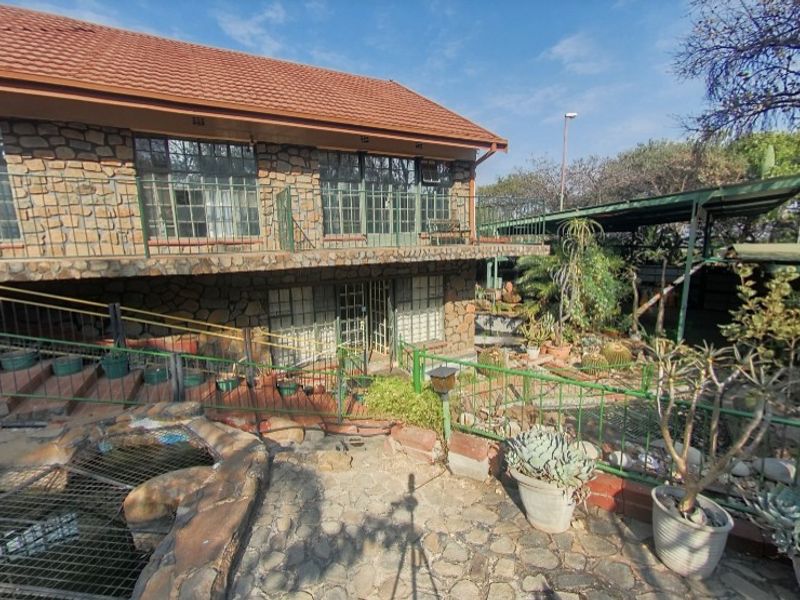 Versatile Property in Elandrand | 1230m2 Erf | Ideal for Families or Investors- Estimated Monthly Rental Income R17 000 - R20 000 - Photo 2
