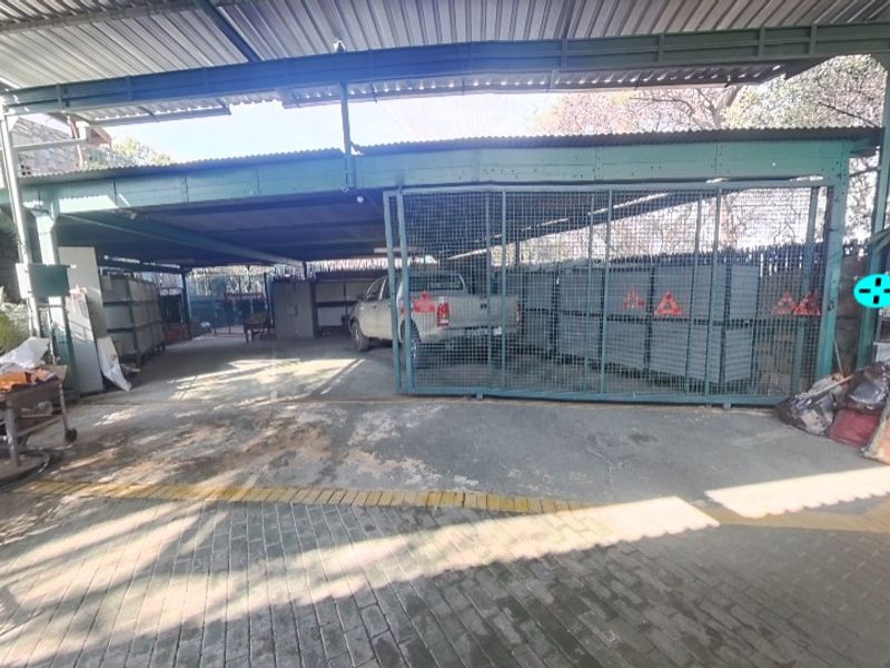 Versatile Property in Elandrand | 1230m2 Erf | Ideal for Families or Investors- Estimated Monthly Rental Income R17 000 - R20 000 - Photo 4