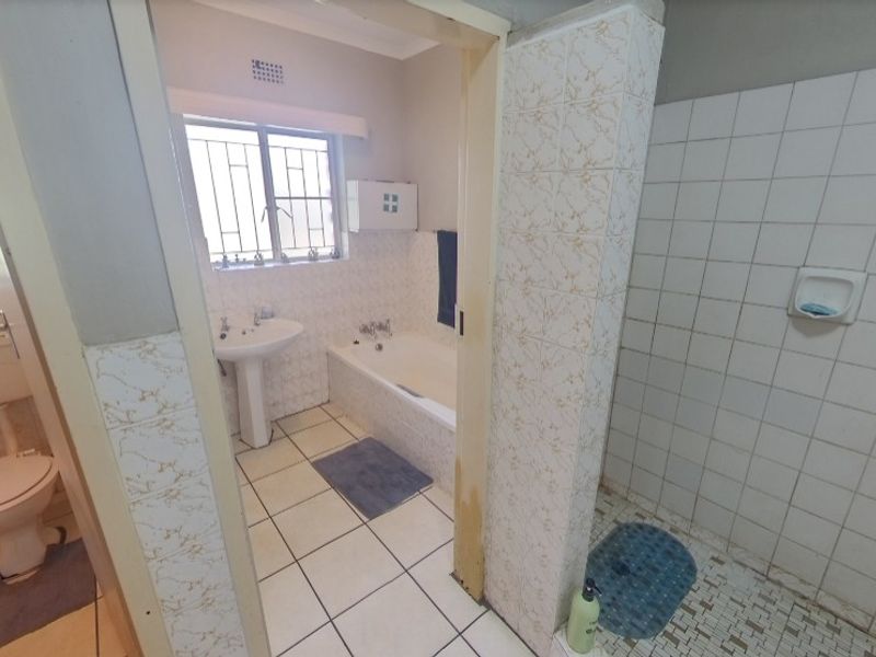 Versatile Property in Elandrand | 1230m2 Erf | Ideal for Families or Investors- Estimated Monthly Rental Income R17 000 - R20 000 - Photo 5