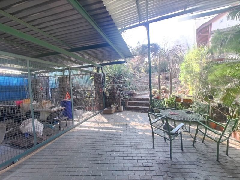 Versatile Property in Elandrand | 1230m2 Erf | Ideal for Families or Investors- Estimated Monthly Rental Income R17 000 - R20 000 - Photo 7