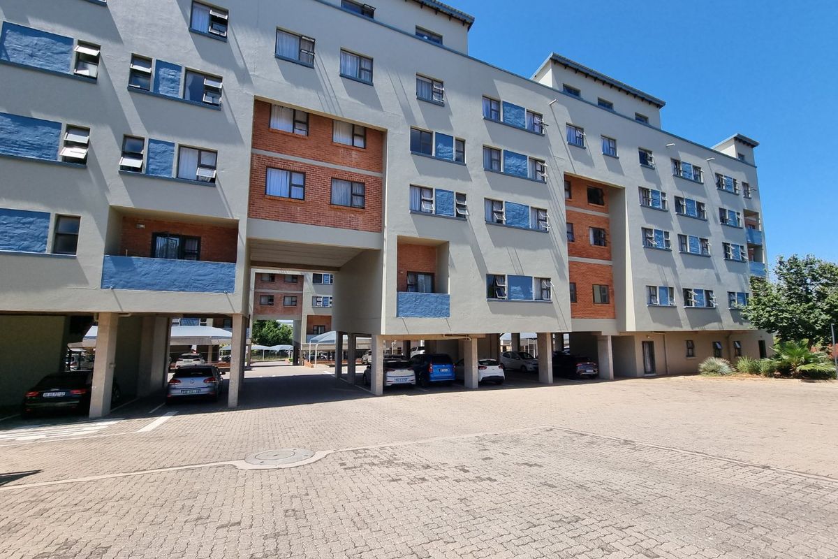 Ground Floor 2 Bed Flat - Corner Unit - Photo 5