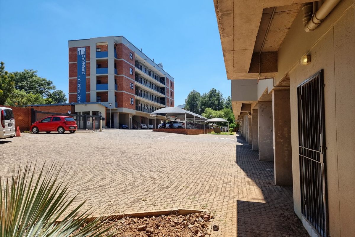 Ground Floor 2 Bed Flat - Corner Unit - Photo 4