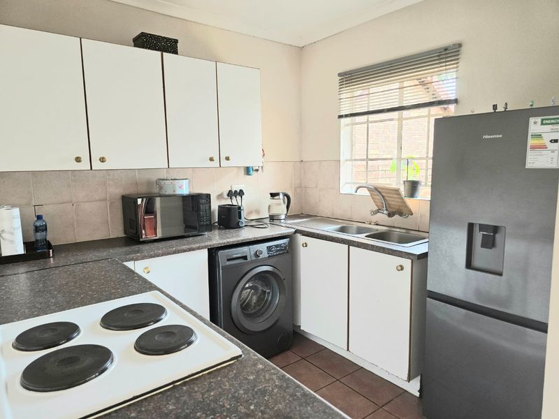 BEAUTIFUL CORNER SIMPLEX IN THE HEART OF MEYERSPARK - Photo 10