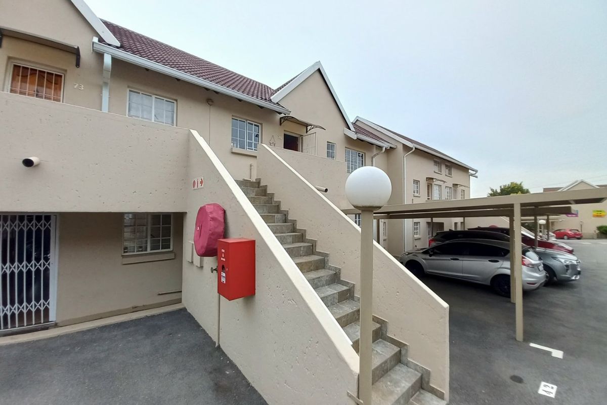 Stylish 2-Bedroom Apartment Offering Scenic Views and Secure Living at Victoria Square - Photo 2