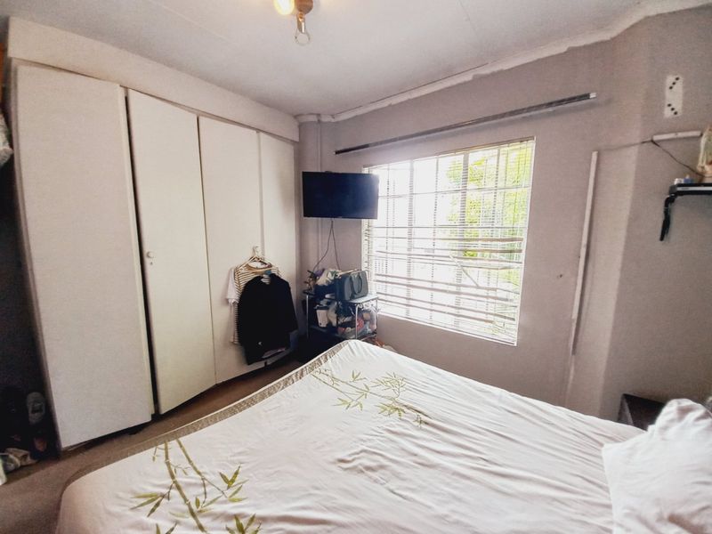 Stylish 2-Bedroom Apartment Offering Scenic Views and Secure Living at Victoria Square - Photo 7