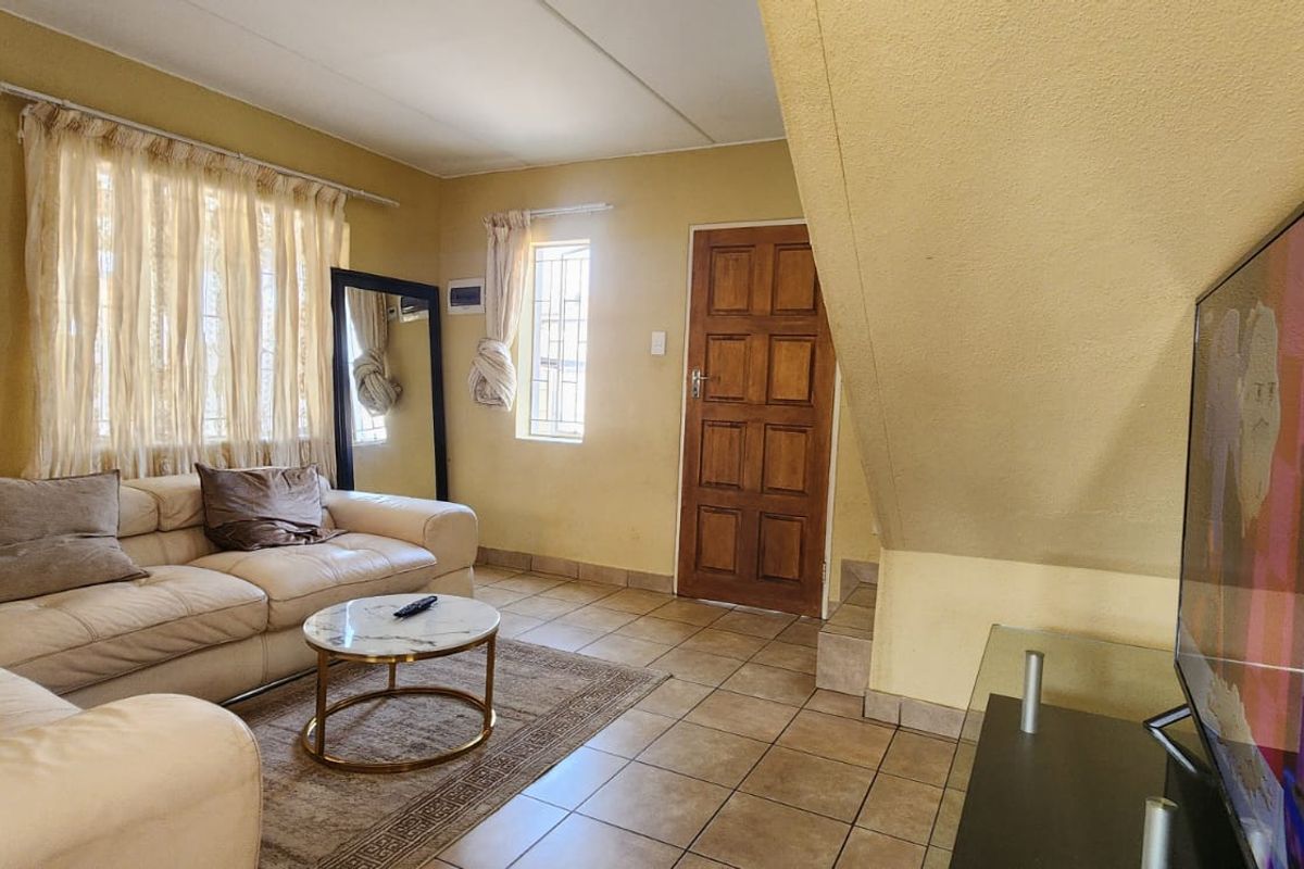 COZY FAMILY HOME UP FOR GRABS - Photo 3