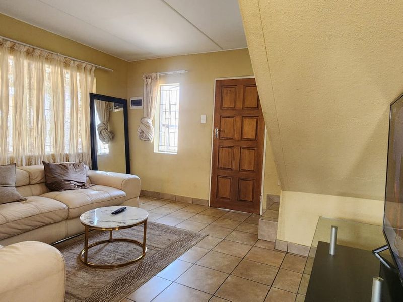 COZY FAMILY HOME UP FOR GRABS - Photo 3