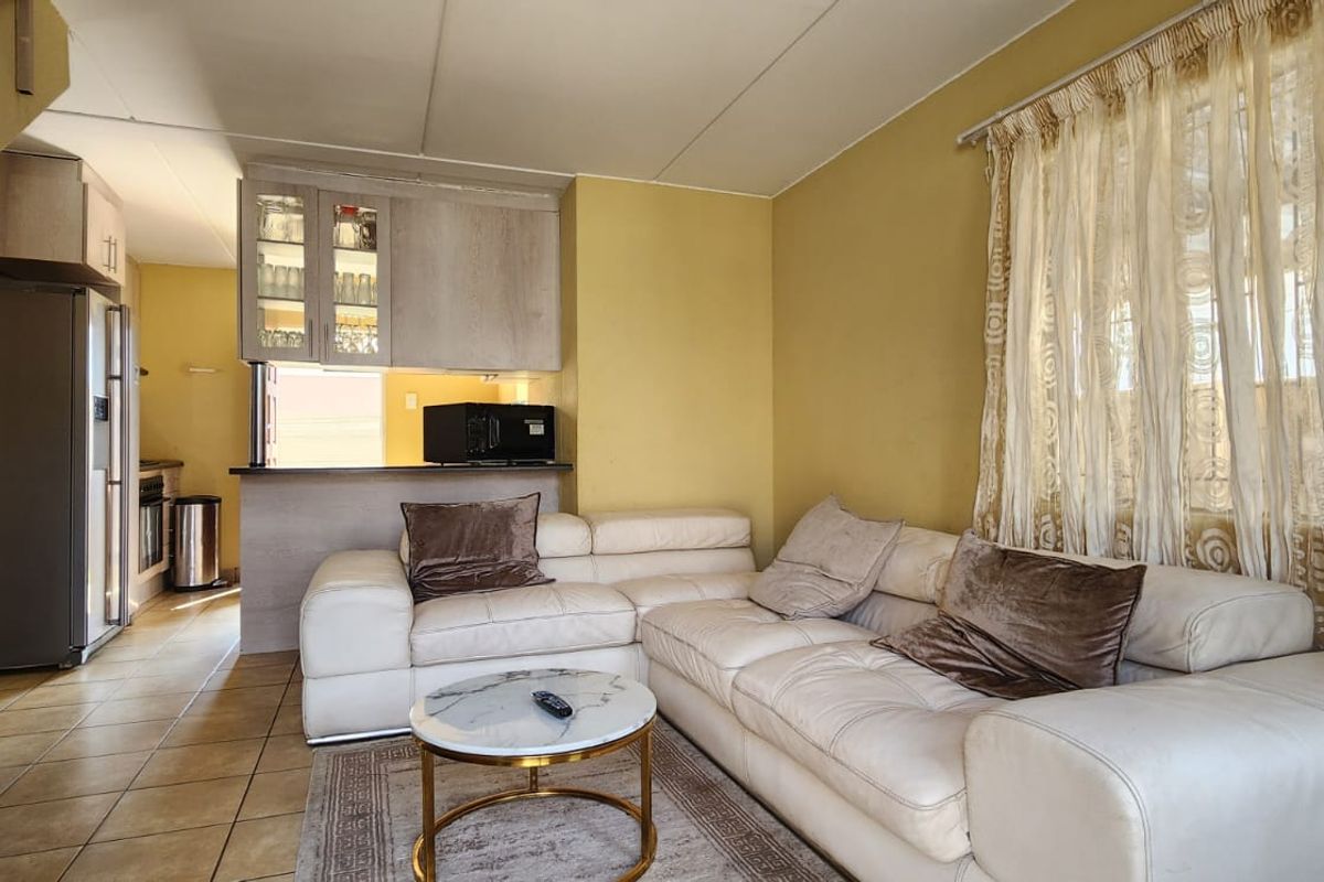 COZY FAMILY HOME UP FOR GRABS - Photo 2
