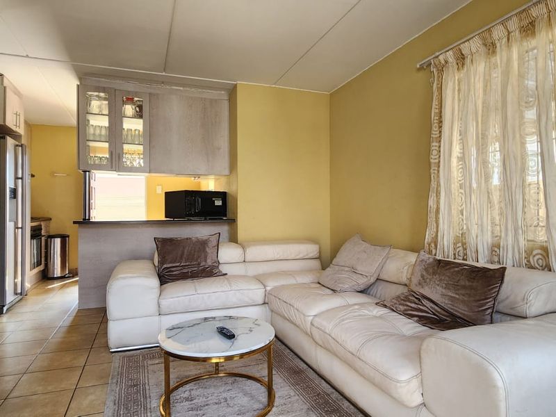 COZY FAMILY HOME UP FOR GRABS - Photo 2