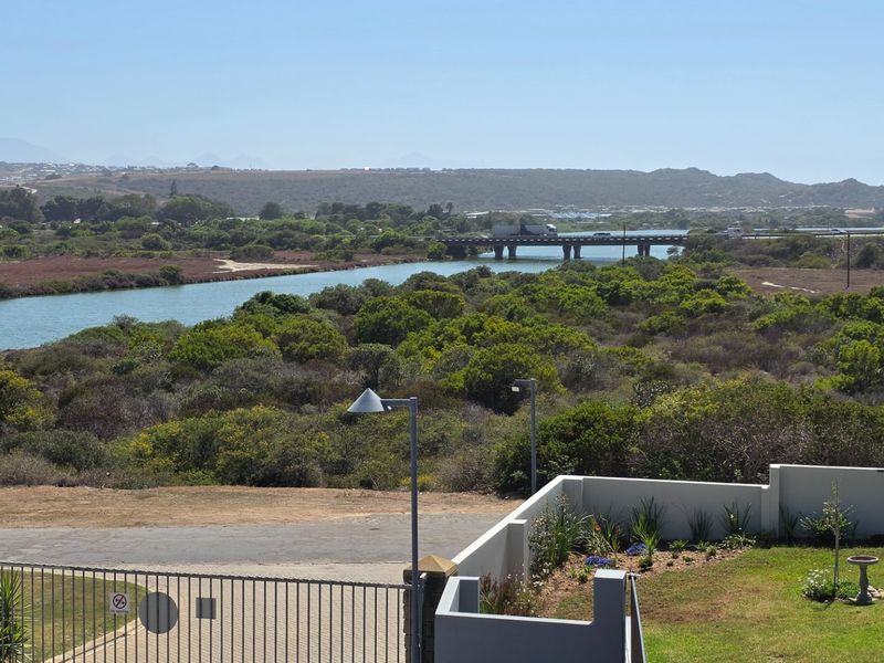 Beautiful Townhouse... Modern Fishes... Next to the Hartenbos River... River Views !!!  - Photo 3