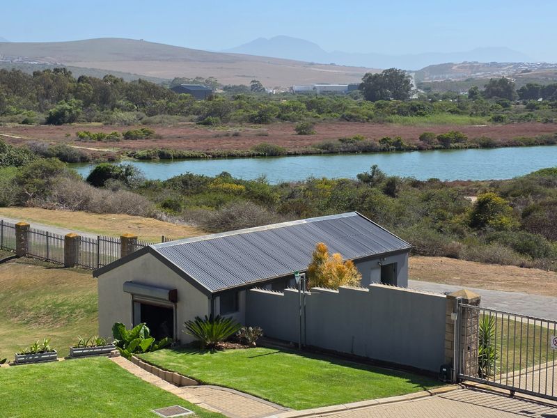 Beautiful Townhouse... Modern Fishes... Next to the Hartenbos River... River Views !!!  - Photo 2