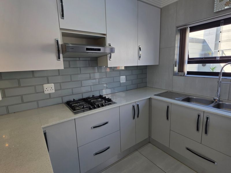 Beautiful Townhouse... Modern Fishes... Next to the Hartenbos River... River Views !!!  - Photo 5