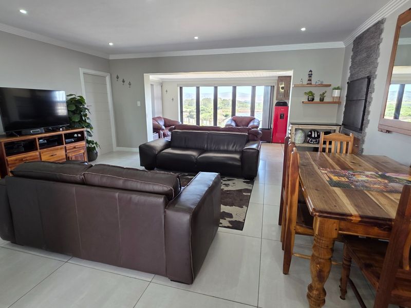 Beautiful Townhouse... Modern Fishes... Next to the Hartenbos River... River Views !!!  - Photo 9