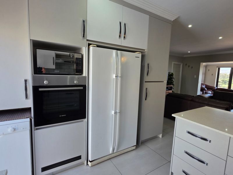 Beautiful Townhouse... Modern Fishes... Next to the Hartenbos River... River Views !!!  - Photo 7