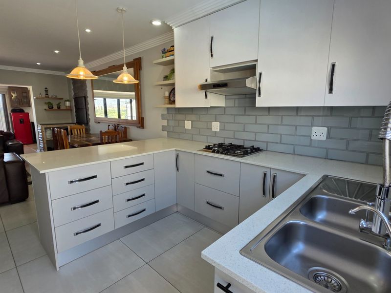 Beautiful Townhouse... Modern Fishes... Next to the Hartenbos River... River Views !!!  - Photo 6