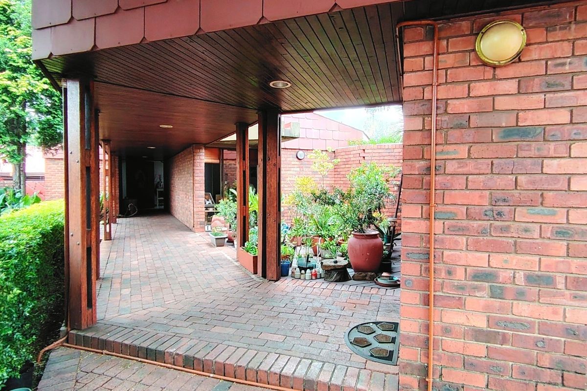 Charming Family Home with Exceptional features in SE3 - Photo 2