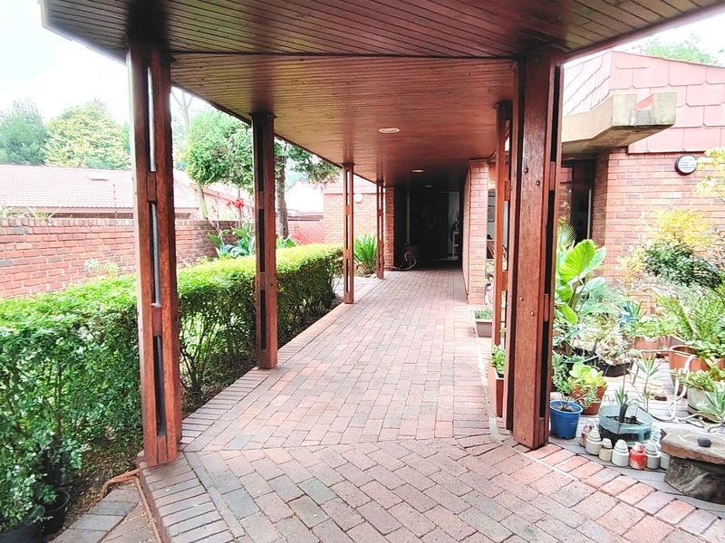 Charming Family Home with Exceptional features in SE3 - Photo 5