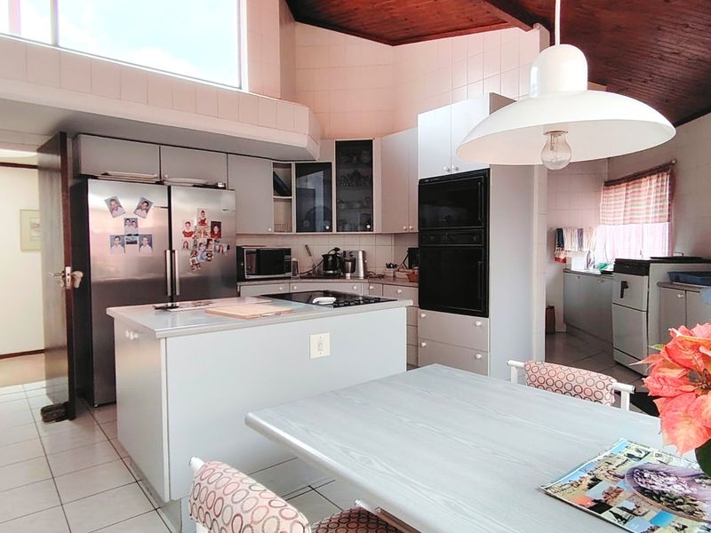 Charming Family Home with Exceptional features in SE3 - Photo 4