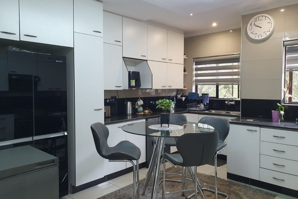 Stunning 3 bedroom apartment in Moltrasio - Edenvale - Photo 5