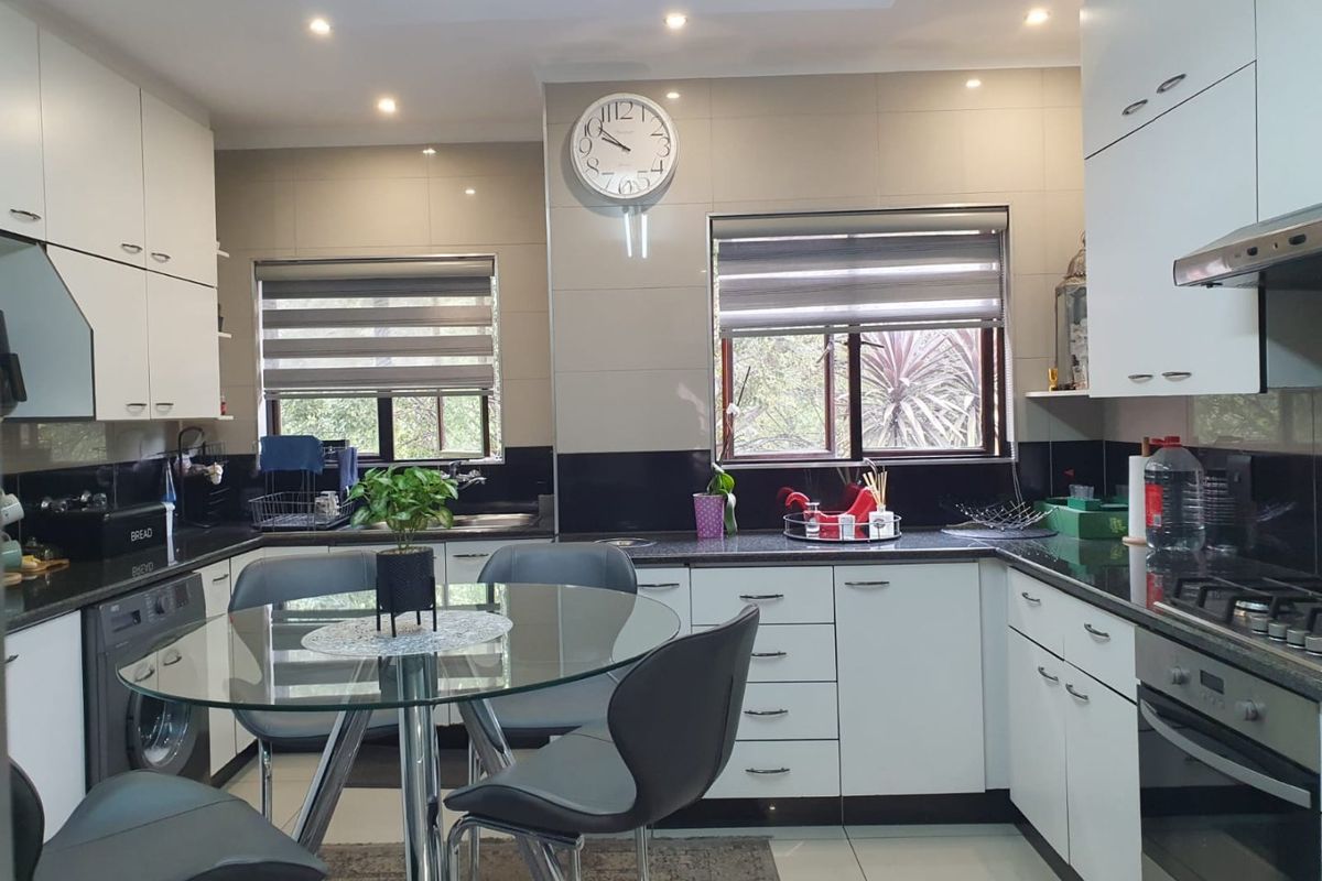 Stunning 3 bedroom apartment in Moltrasio - Edenvale - Photo 4