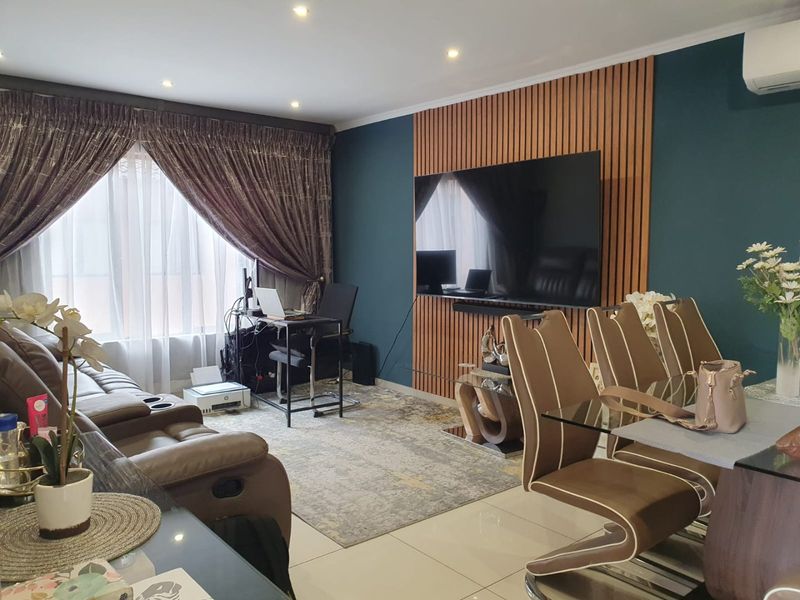 Stunning 3 bedroom apartment in Moltrasio - Edenvale - Photo 3