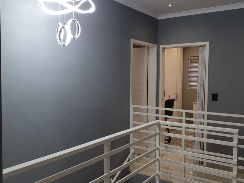 Stunning 3 bedroom apartment in Moltrasio - Edenvale - Photo 8