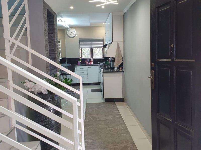 Stunning 3 bedroom apartment in Moltrasio - Edenvale - Photo 7