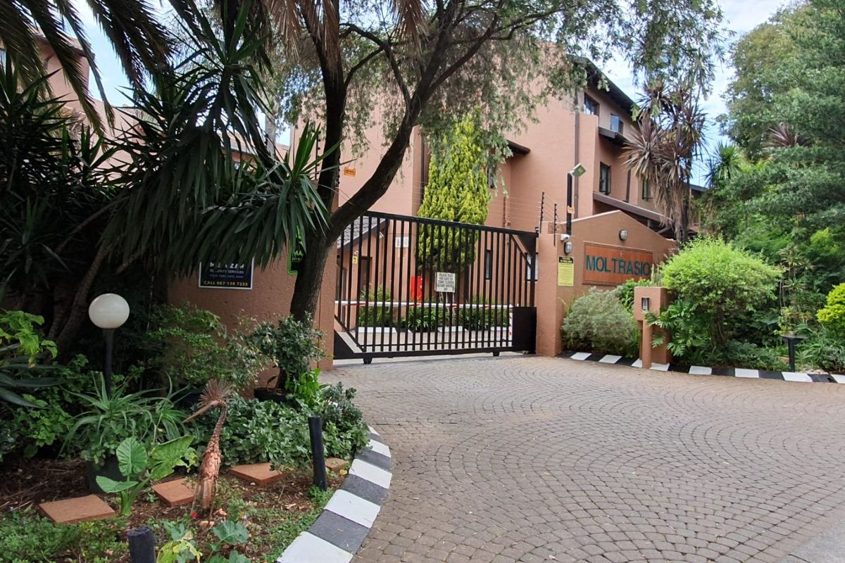 Stunning 2 bedroom apartment in Moltrasio - Edenvale - Photo 2