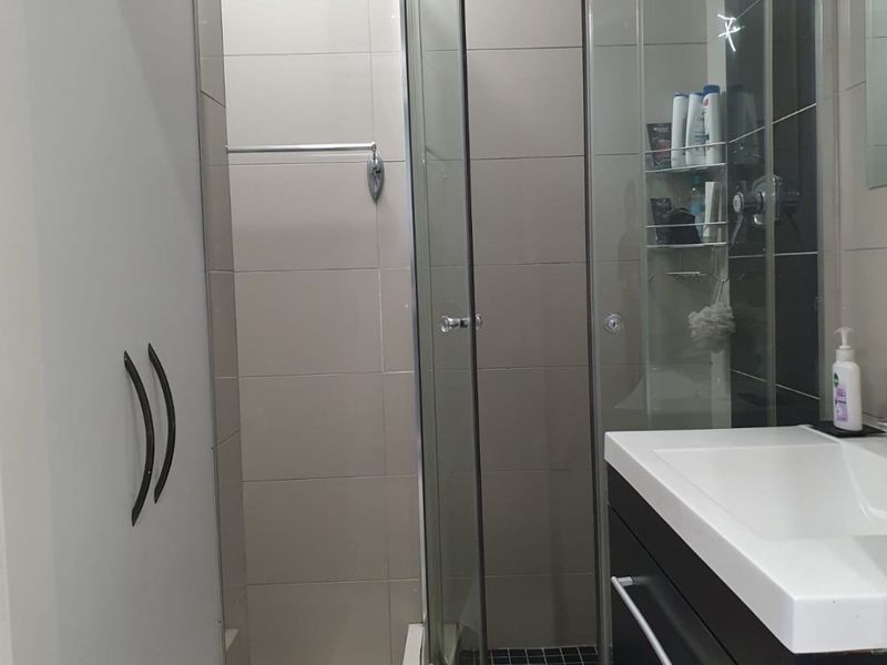 Stunning 2 bedroom apartment in Moltrasio - Edenvale - Photo 7