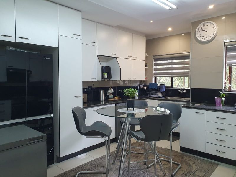 Stunning 2 bedroom apartment in Moltrasio - Edenvale - Photo 5