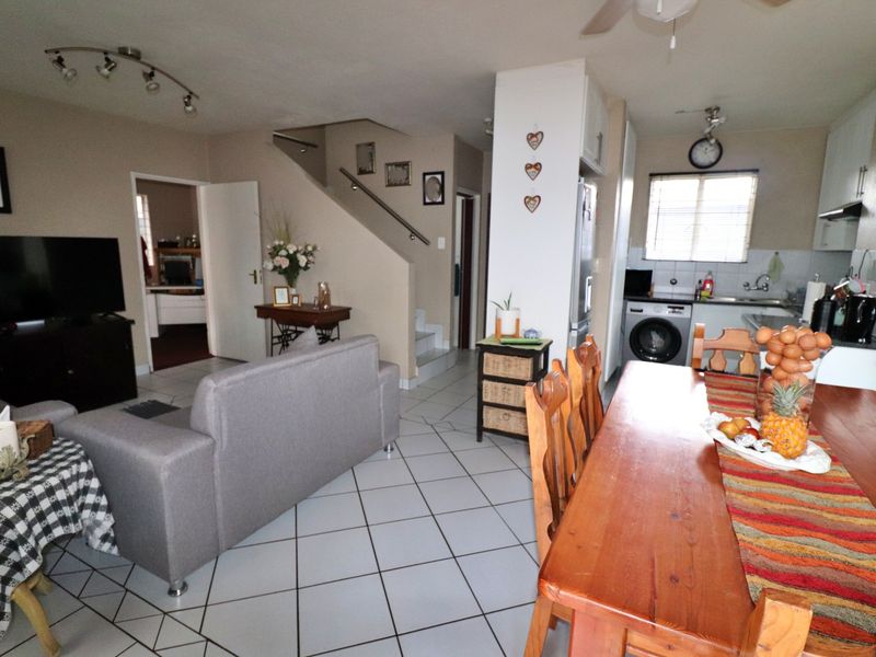 Secure Family Home in a Boomed-Off Area – Ideal for Modern Living - Photo 3