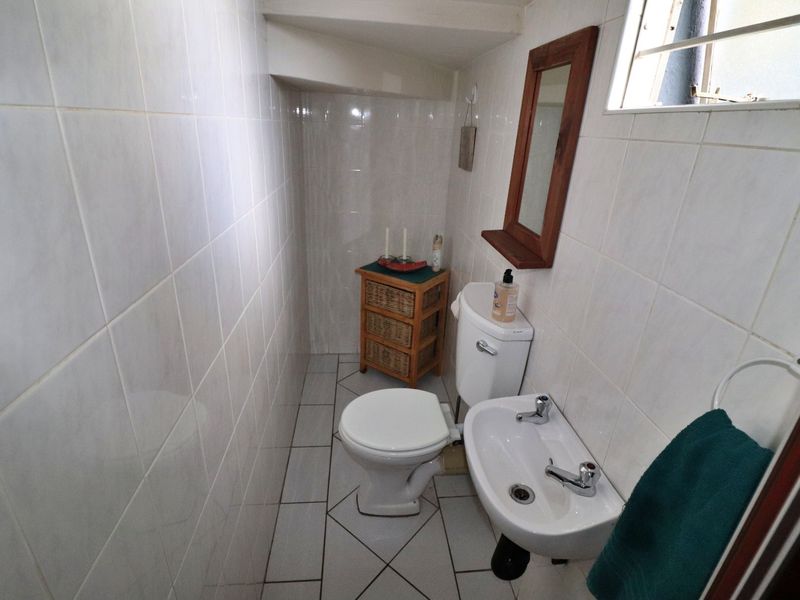 Secure Family Home in a Boomed-Off Area – Ideal for Modern Living - Photo 7