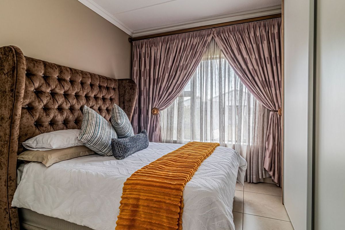 Renovated 1st floor Apartment For Sale in Waterstone Park - Photo 4