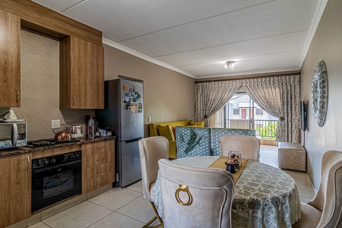 Renovated 1st floor Apartment For Sale in Waterstone Park - Photo 5